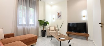 Modh Patras - Modern Design Oasis in the City Centre