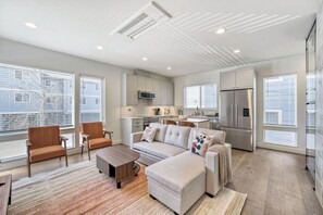Smart TV - Modern Home - Near Cap Hill & Downtown (Seattle)