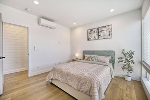 2 bedrooms, free WiFi, bed sheets - Modern Home - Near Cap Hill & Downtown (Seattle)