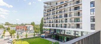 1BR Apartment Near Airport with Parking