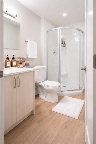 2BR Designer Suite St Vital Topfloor City Views