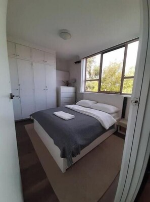 Iron/ironing board, WiFi, bed sheets - Charming 1 BR in NMelbourne close to the CBD, Melbourne University & hospitals. (North Melbourne)