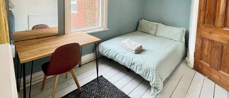 Iron/ironing board, WiFi, bed sheets