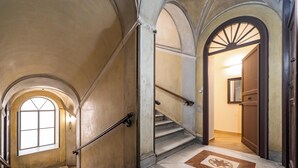 A staircase with a handrail, a door with a mirror, and a window with a view. - Relaxation and comfort within walking distance of everything, ideal for families, couples and small groups (Palermo)