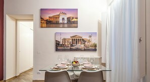 A dining area with a glass table, chairs, and a bowl of fruit. - Relaxation and comfort within walking distance of everything, ideal for families, couples and small groups (Palermo)