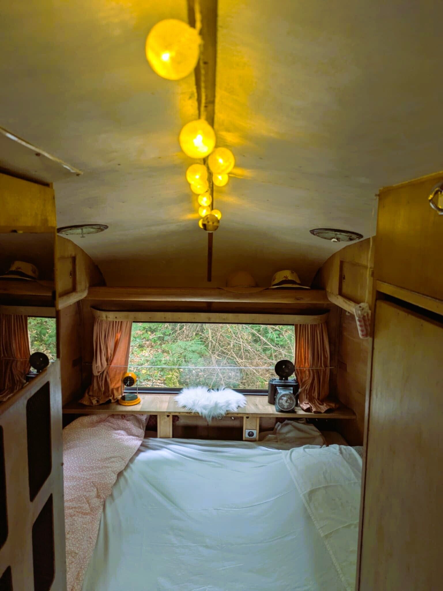 2 bedrooms, bed sheets