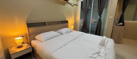 Classic Double Room, Balcony | Desk, free WiFi