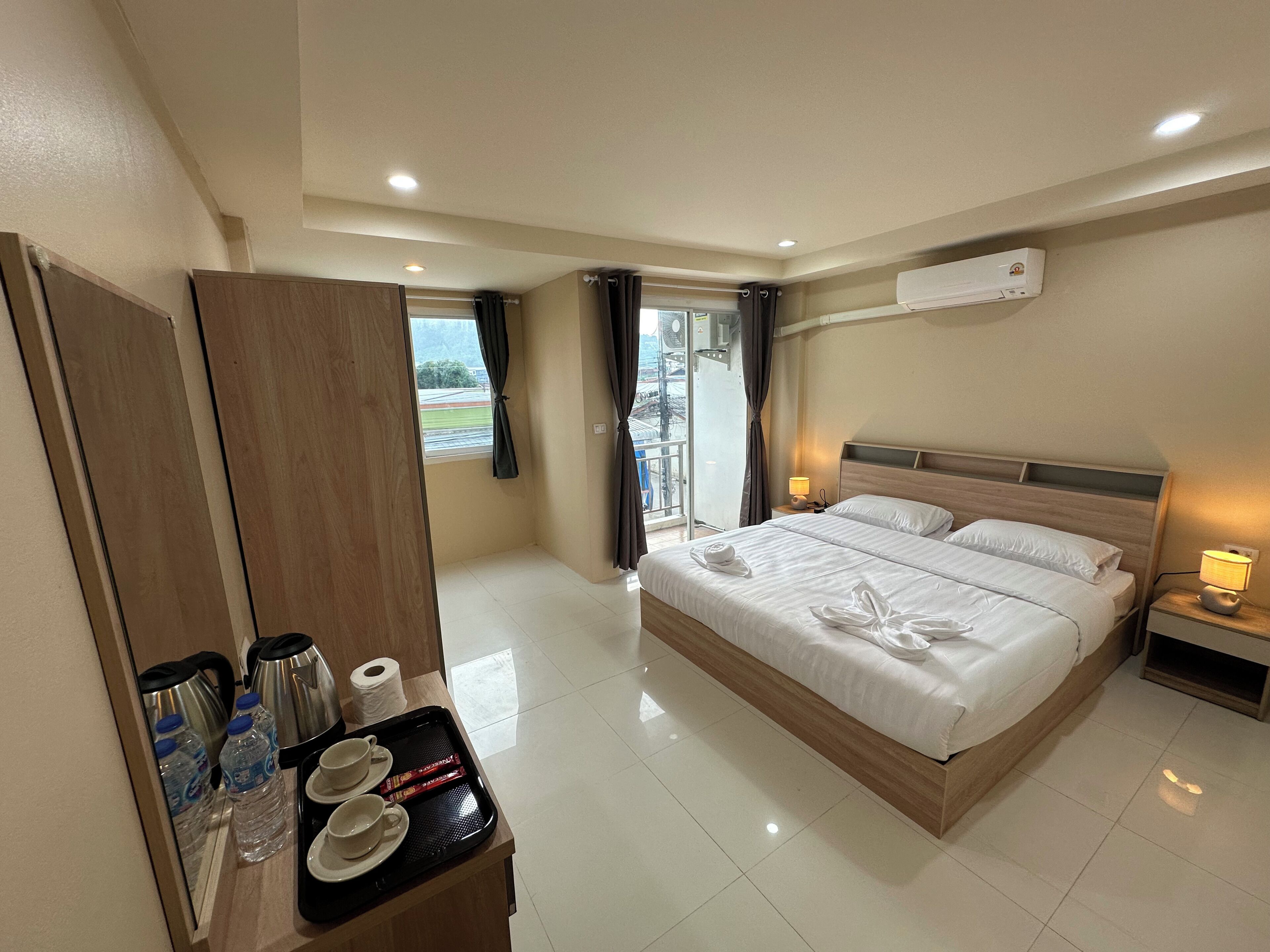Deluxe Double Room, 1 King Bed, Balcony, City View | Desk, free WiFi