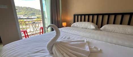 Deluxe Double Room, 1 King Bed, Balcony, City View | Desk, free WiFi