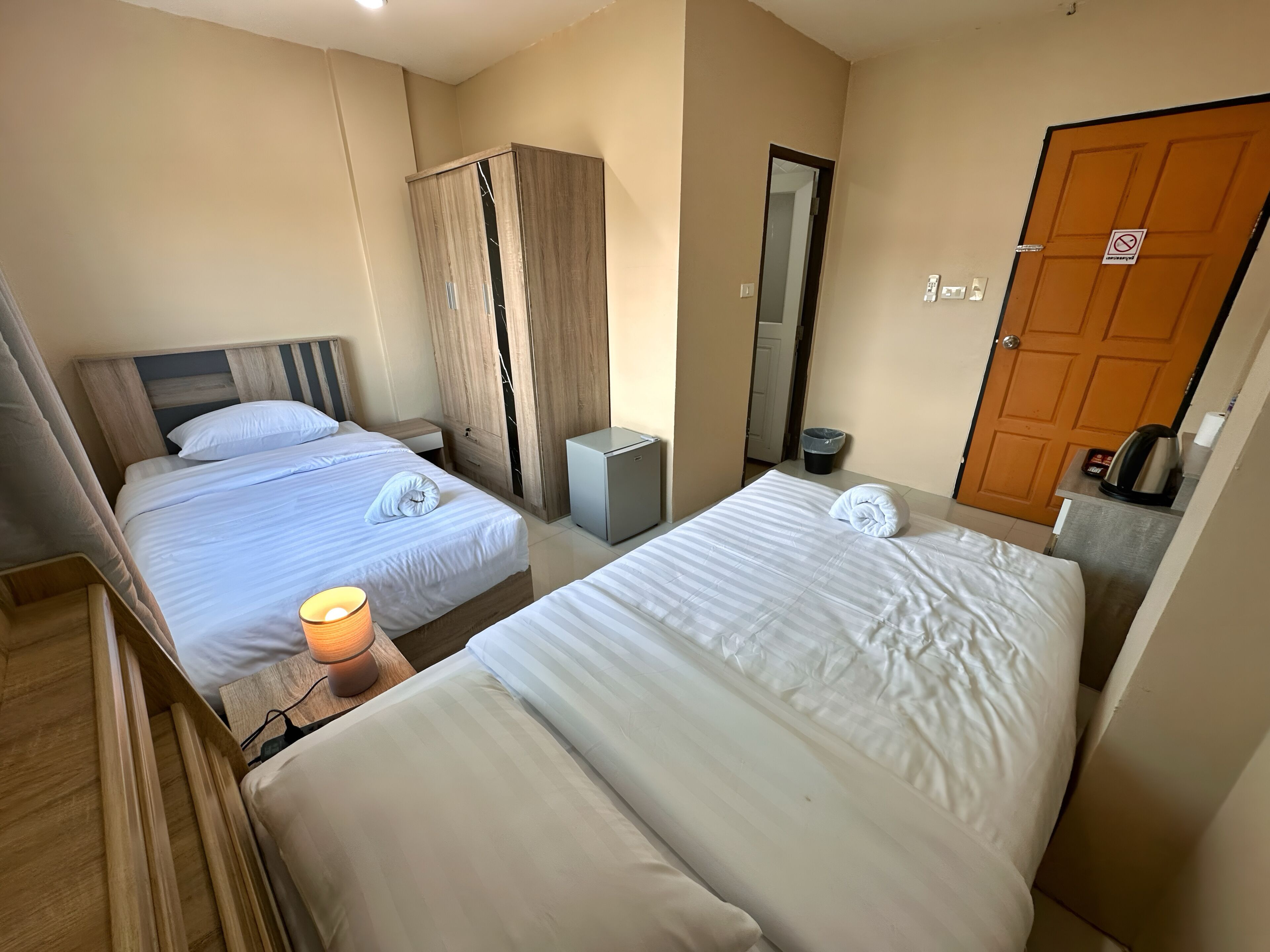 Standard Twin Room, Mountain View | Desk, free WiFi