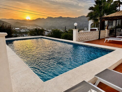 Beautiful family villa with pool. Between nature and close to the coast of Denia
