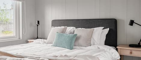 WiFi, bed sheets