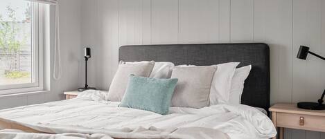 WiFi, bed sheets