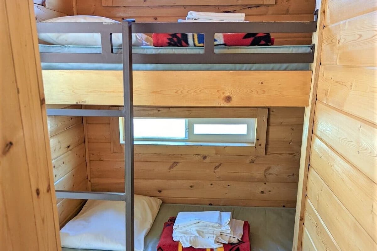 Deluxe Cabin, Pets Not Allowed | WiFi (free), bed sheets