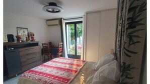 A bedroom with a bed, a desk, a chair, and a window. - Room with private Jacuzzi and sea view (Le cannet)