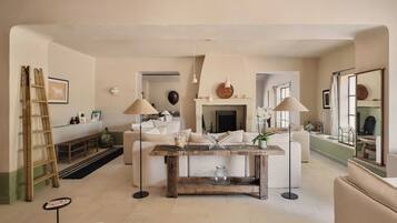 Smart TV, fireplace, video games, offices