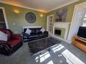 Living area - Apartment Sleeps 4 With Parking (Garve)