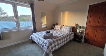 Apartment Sleeps 4 With Garden