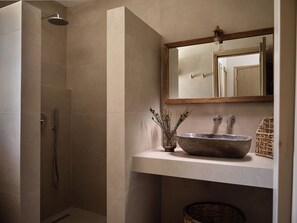 Douche, articles de toilette écologiques, sÚche-cheveux, bidet