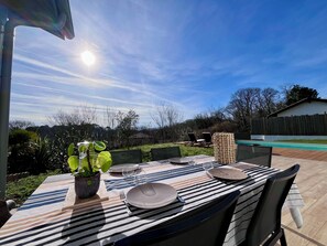 Outdoor dining - Vrbo Property (Bassussarry)