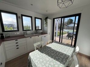 Dining - Quiet family house between sea and mountains with swimming pool - sleeps 8 (Bassussarry)