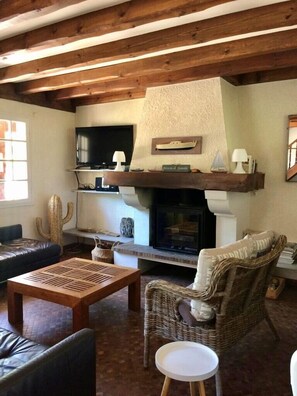 Living area - Welcome to Cap-Ferret: 4* Family Villa with all comforts, large swimming pool in a quiet area (Lège-Cap-Ferret)
