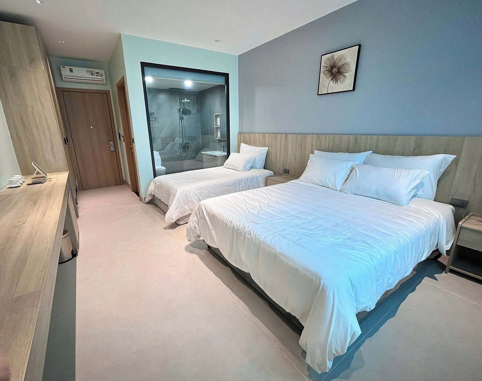 Family Triple Room | Desk, laptop workspace, free WiFi