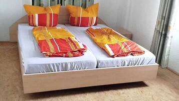 WiFi, bed sheets