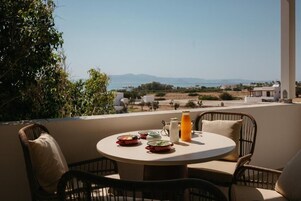 Apartamento grand, sacada, vista para o mar | Vista do quarto