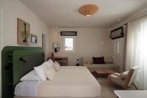 Suíte estúdio luxo, sacada, vista para o mar | Lençóis italianos Frette, roupas de cama premium