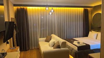 Economy Studio, City View | Free WiFi