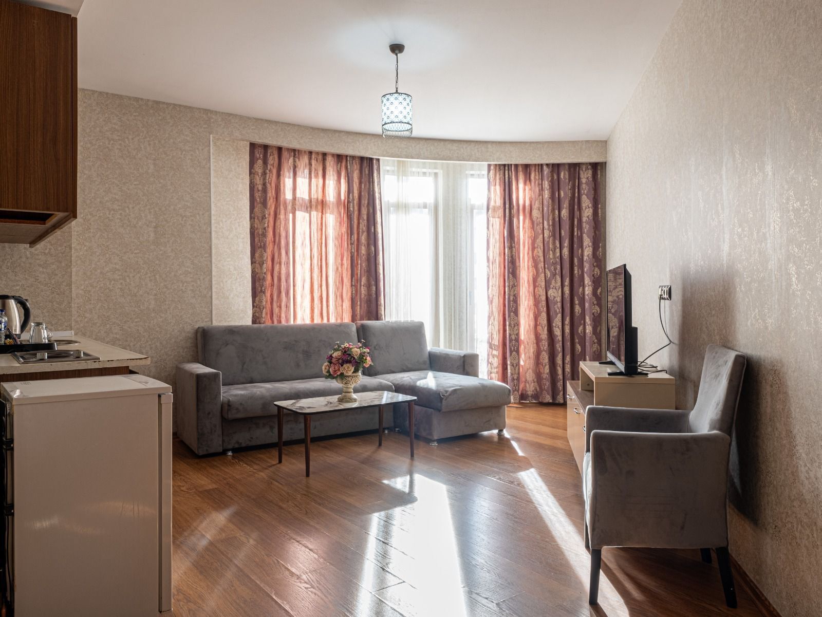 Suite Supérieure, vue ville | Coin séjour