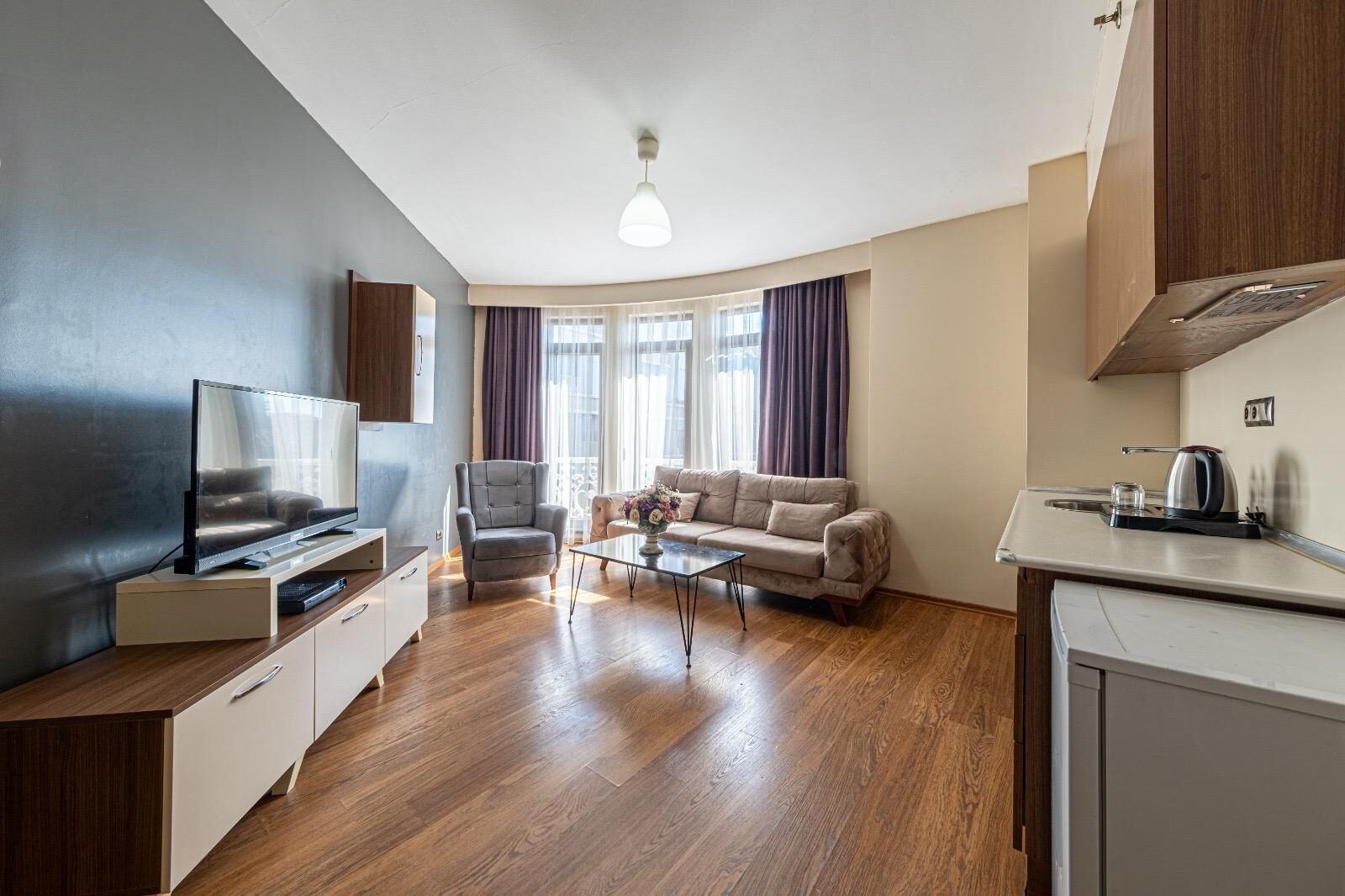 Superior Suite, City View | Living area