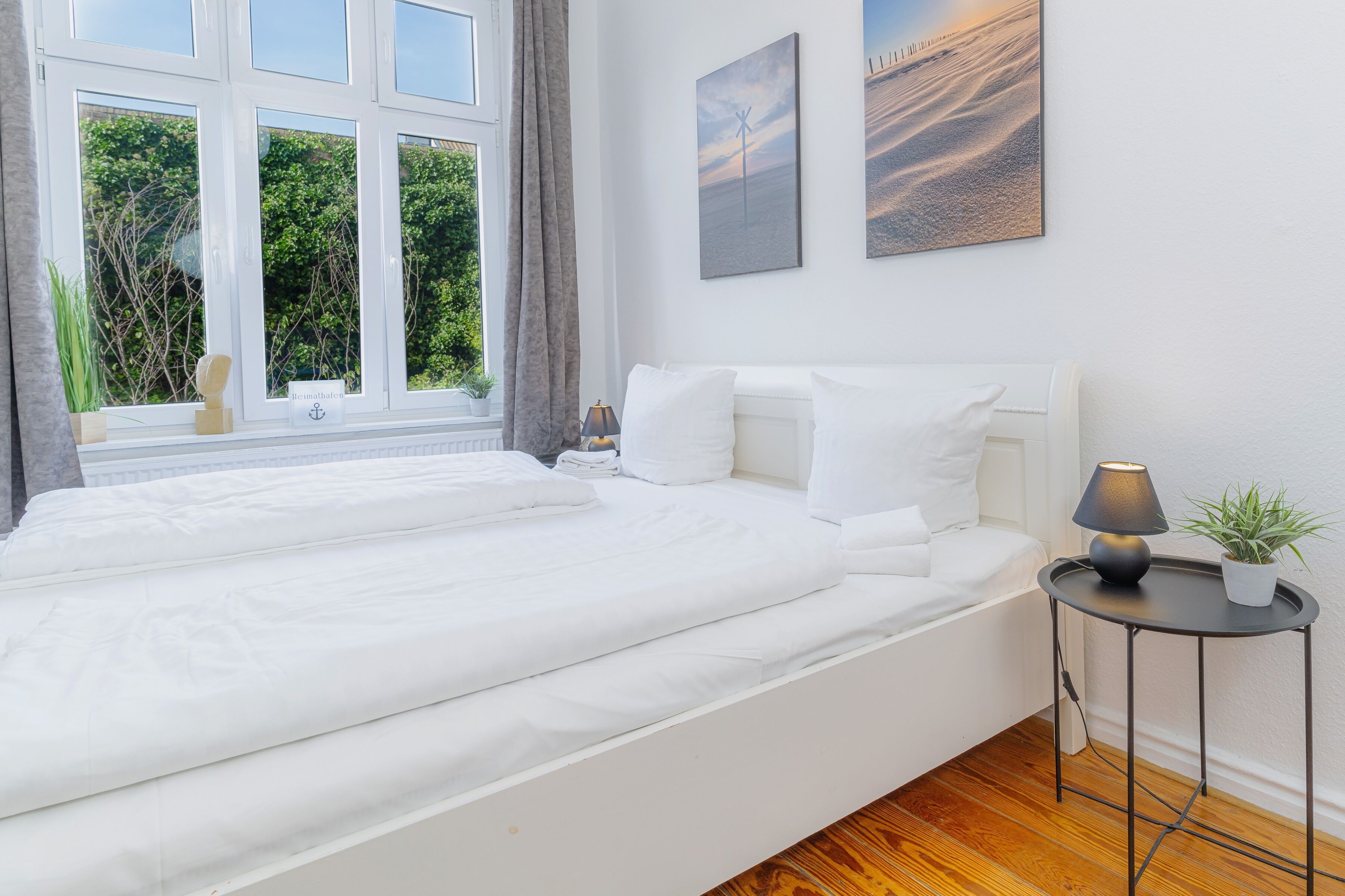 Een strijkplank/strijkijzer, gratis wifi, beddengoed