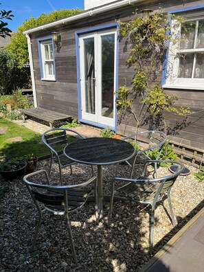 Outdoor dining - A stones throw from Mounts Bay, sweeping Hogus beach and St Michael’s Mount. (Longrock)