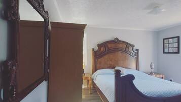 2 habitaciones, escritorio, tabla de planchar con plancha y wifi gratis