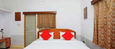 Hypo-allergenic bedding, desk, soundproofing, free WiFi