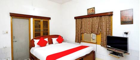 Hypo-allergenic bedding, desk, soundproofing, free WiFi