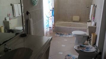 Room, 4 Bedrooms, Smoking, Patio | Bathroom