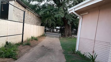 Room, 4 Bedrooms, Smoking, Patio | Property grounds