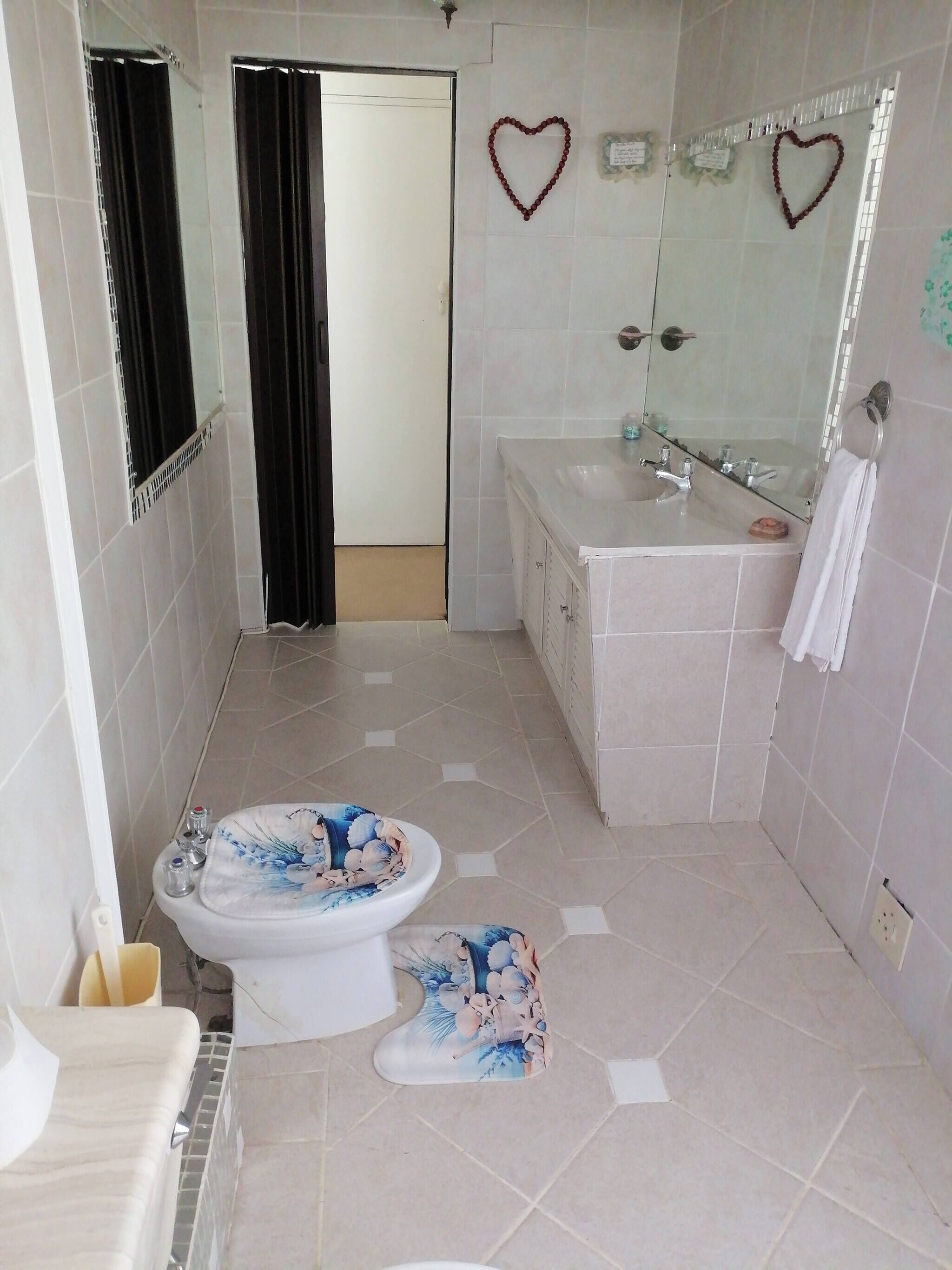 Room, 4 Bedrooms, Smoking, Patio | Bathroom