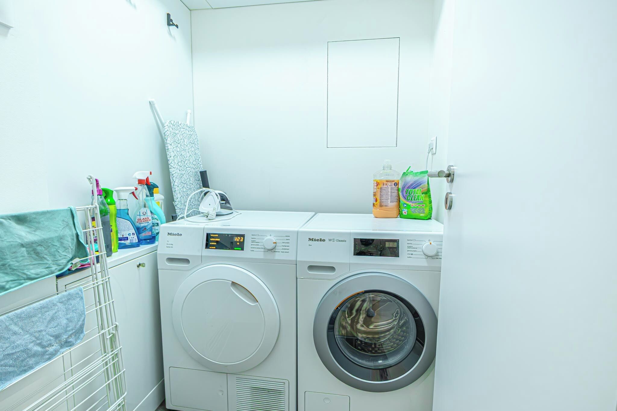 Basic Apartment | Bathroom