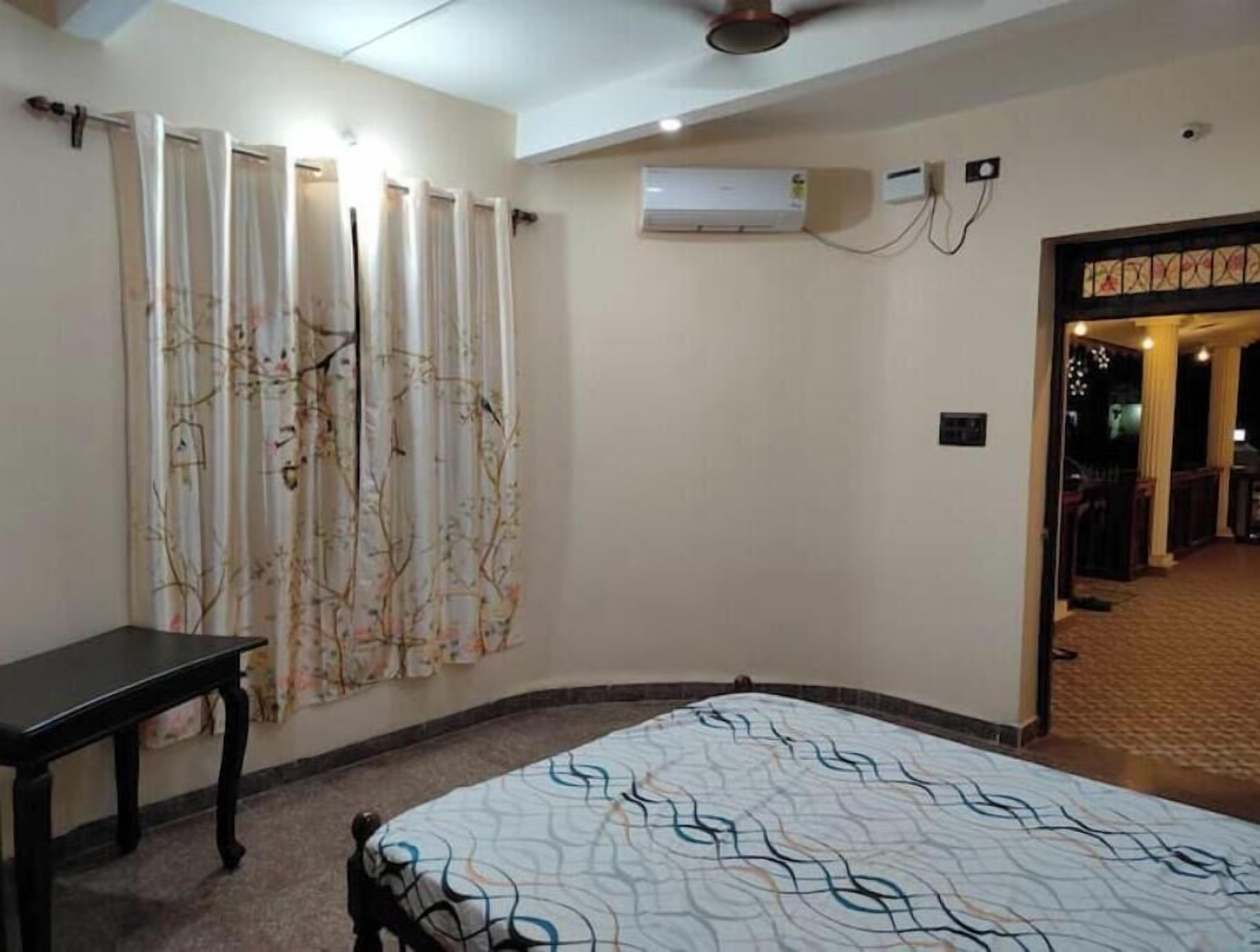 3 chambres, fer et planche à repasser, Wi-Fi, draps fournis