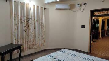 3 chambres, fer et planche Ă repasser, Wi-Fi, draps fournis