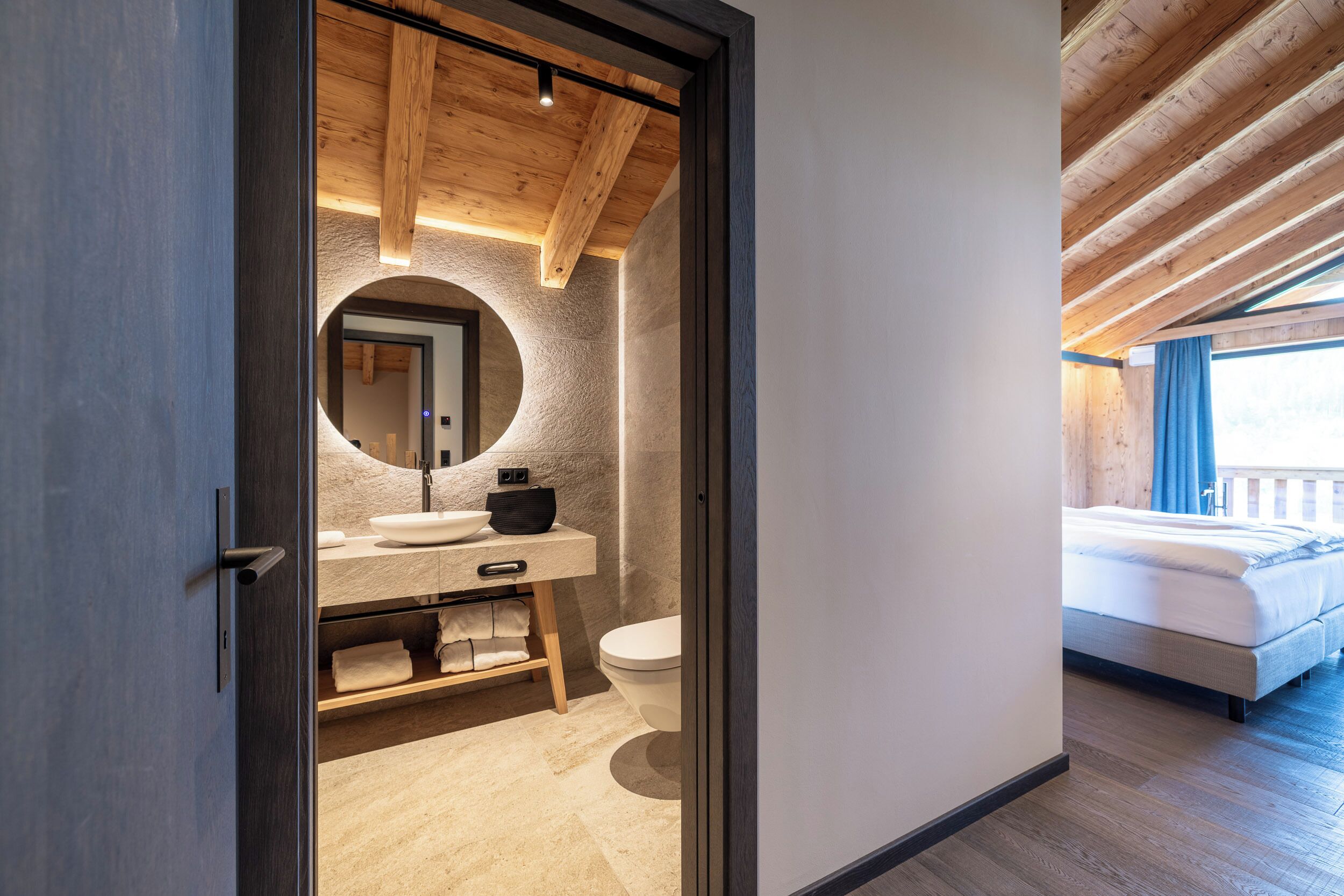 Luxury Chalet, Mountain View | Premium bedding, down duvets, desk, laptop workspace