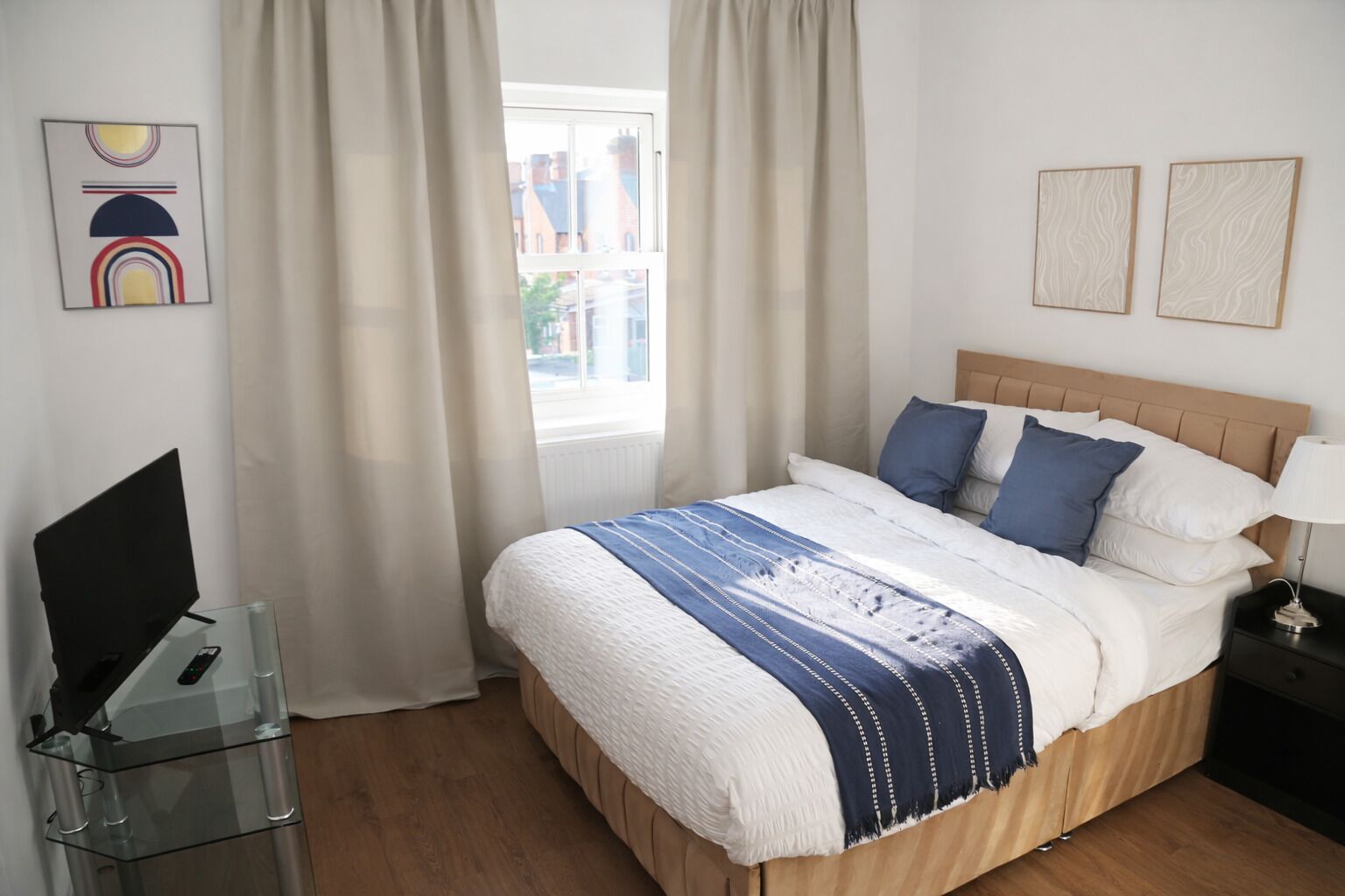 5 bedrooms, desk, iron/ironing board, free WiFi