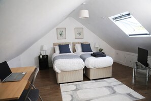5 soverom, skrivebord, strykejern/-brett og wi-fi (inkludert)