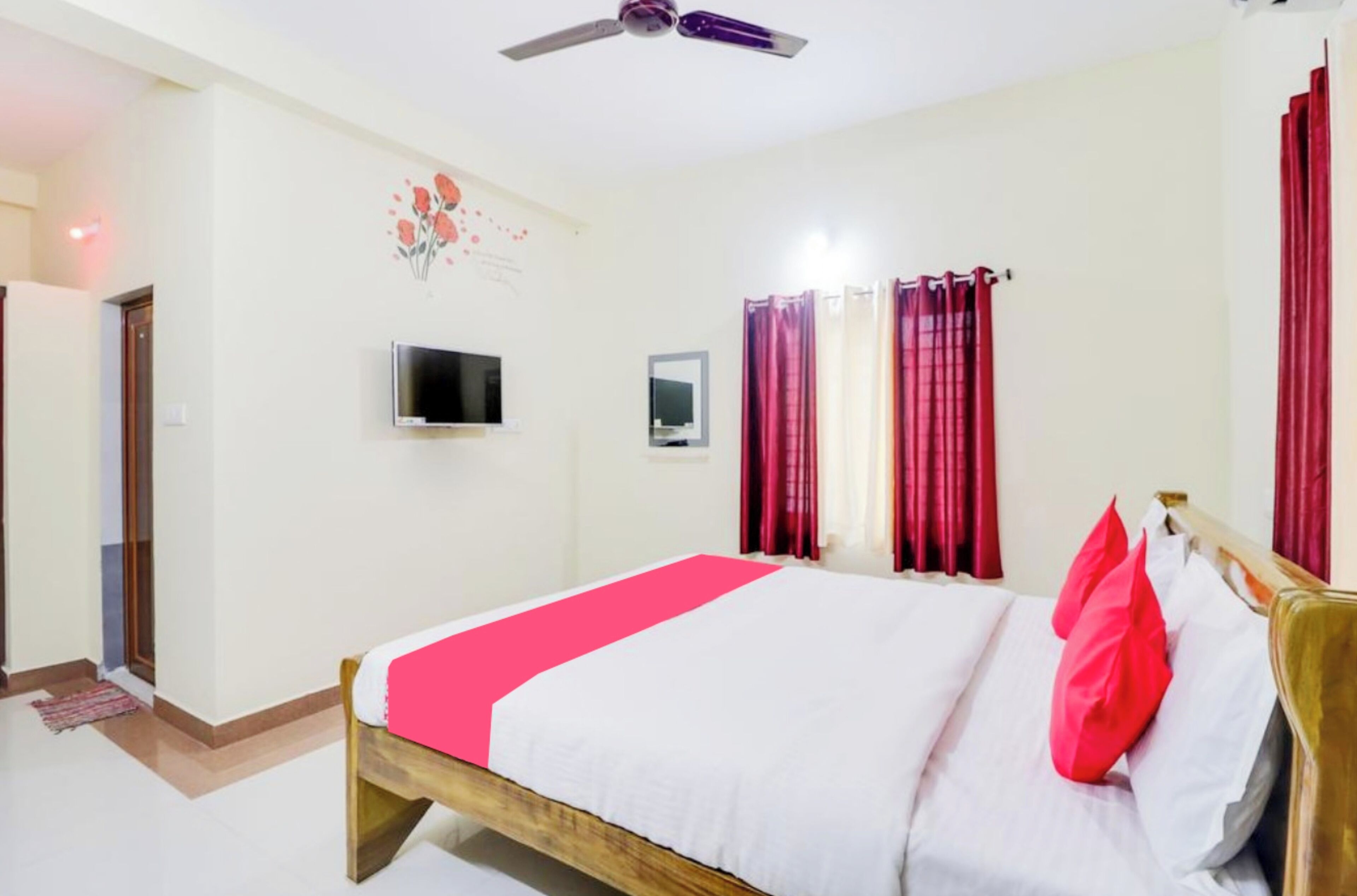 Quarto casal luxo, ar-condicionado | Roupas de cama antialérgicas, escrivaninha, quartos à prova de som