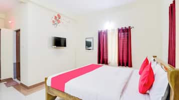 Deluxe Double Room, Air conditioning | Hypo-allergenic bedding, desk, soundproofing, free WiFi