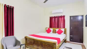 Deluxe Double Room, Air conditioning | Hypo-allergenic bedding, desk, soundproofing, free WiFi
